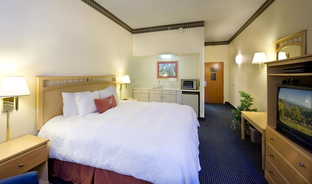 Hampton Inn Atlanta-Woodstock Room photo